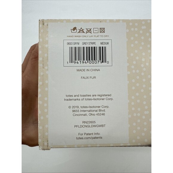 New TOTES TOASTIES Womens Size 7-8 Memory Foam Knitted Bootie Pom Poms Grey - Picture 4 of 4